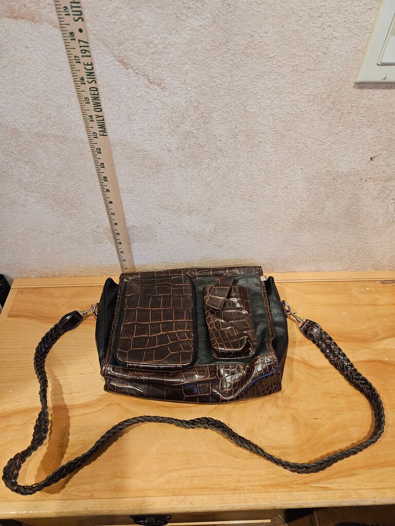 Stylish Brown Crocodile Pattern Handbag with Heart Accents