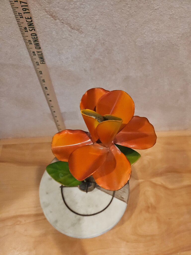 Yard Art Metal Flowers Sculpture Metal Flower Decorative Garden Table Centerpiece