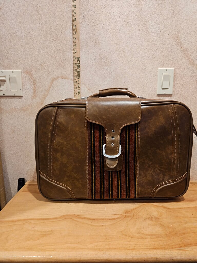 Vintage Finesse by M & M Luggage medium sized tan brown w amazing Carpet Front Panel! Stylish Travel Bag