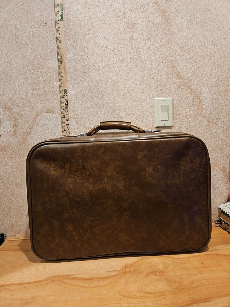 Vintage Finesse by M & M Luggage medium sized tan brown w amazing Carpet Front Panel! Stylish Travel Bag