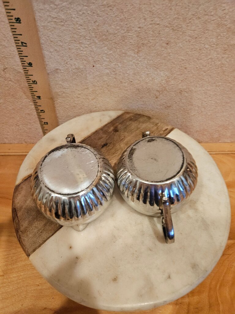 Oneida Silversmith Silverplate Creamer And Sugar Bowls Cups Servers barware table decor