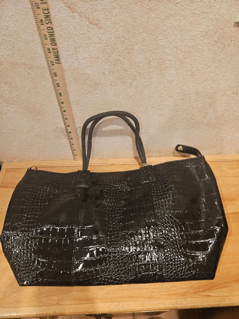 Stylish Black Crocodile Pattern Handbag