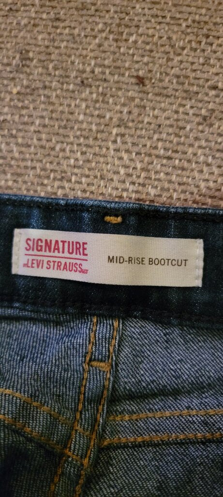 Levi Strauss Signature Mid-Rise Bootcut Jeans