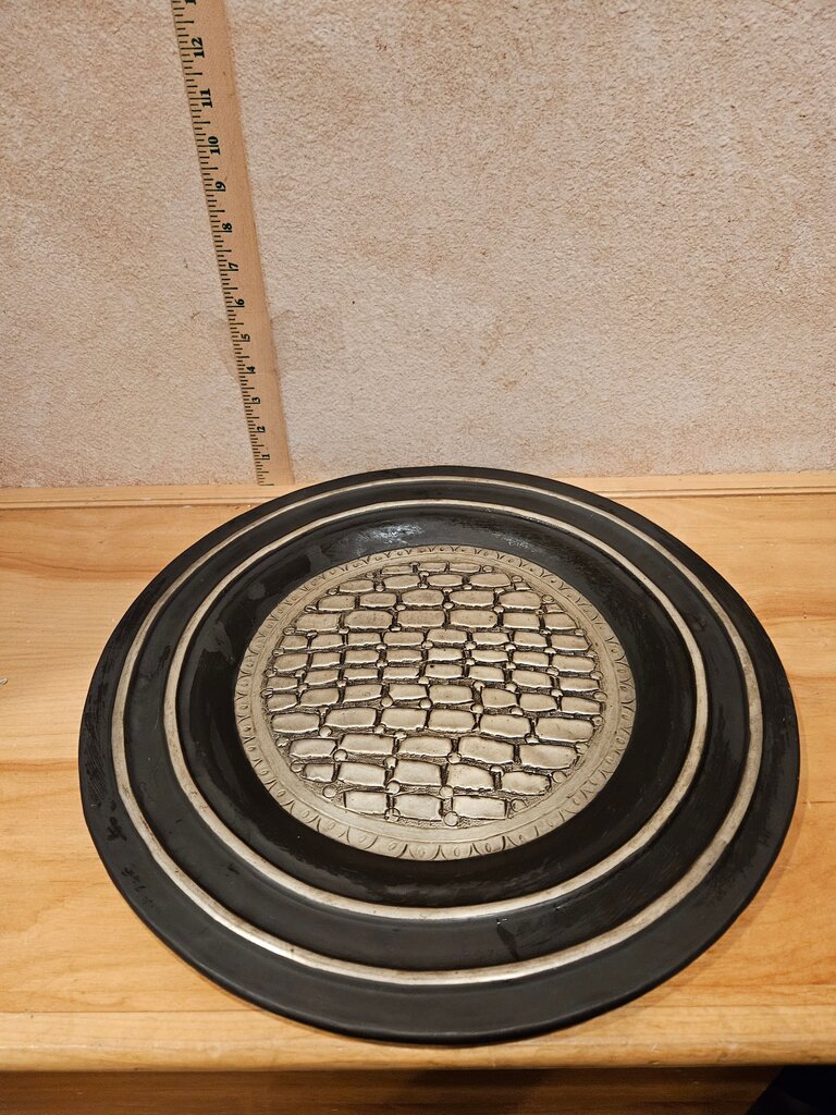 Unique Metal Wall Plate Platter Centerpiece Tray Embossed Stamped Crocodile Texture Decor Modern Minimilistic black & brass/ Gold