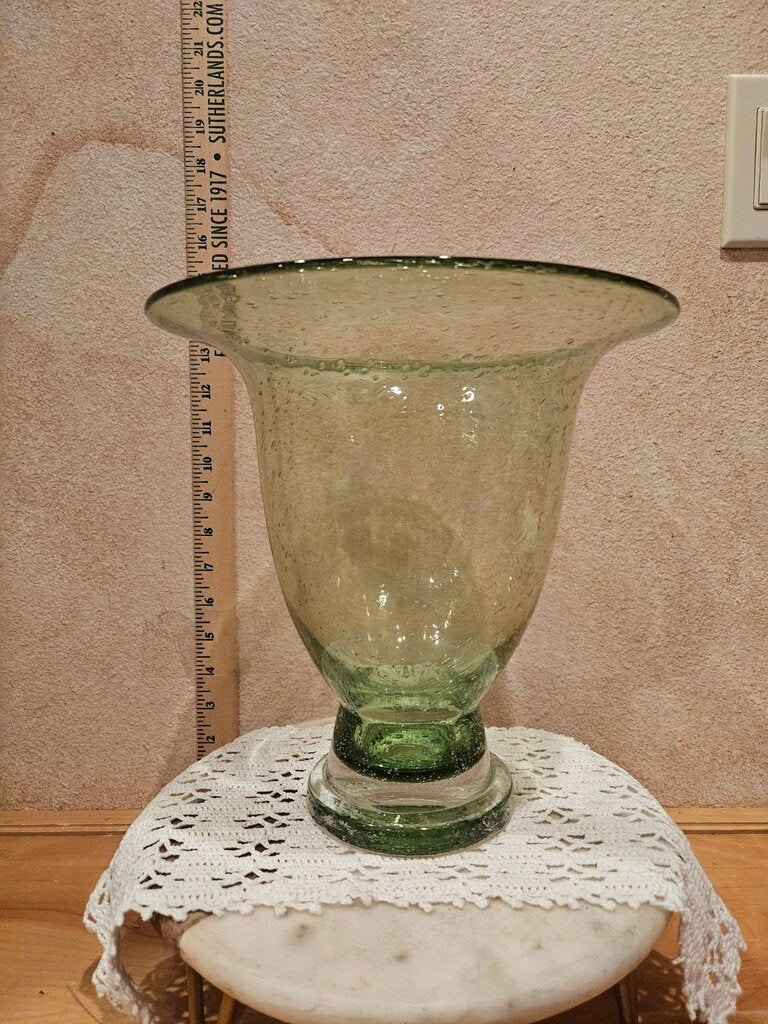 Vtg Vintage Elegant Urn Pedestal Hand Blown Bowl Display Lime Green ornament holder/champagne server