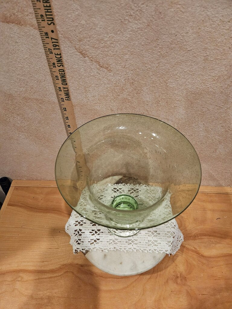 Vtg Vintage Elegant Urn Pedestal Hand Blown Bowl Display Lime Green ornament holder/champagne server