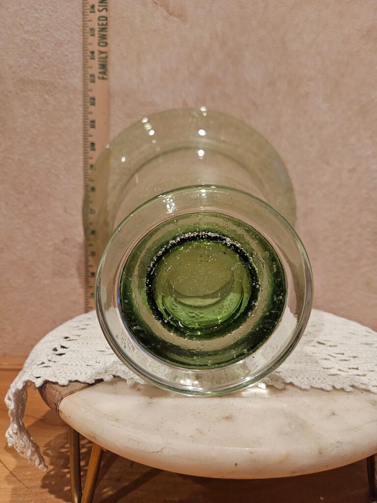 Vtg Vintage Elegant Urn Pedestal Hand Blown Bowl Display Lime Green ornament holder/champagne server
