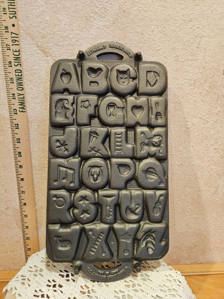 VINTAGE JOHN WRIGHT Cast Iron Alphabet Cookie Mold Pan Handles 1985 Farmhouse Country Chic
