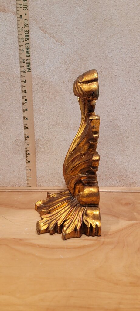 Antique Gilded Florentine Style Acanthus Leaf Wall Shelf Carved Italian Rococo Influenced Gold Leaf Decorative Accent