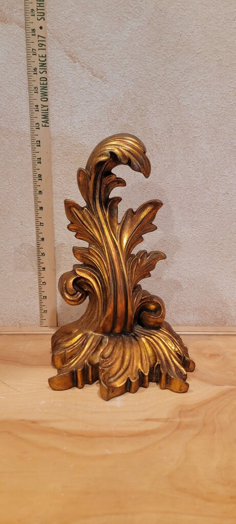 Antique Gilded Florentine Style Acanthus Leaf Wall Shelf Carved Italian Rococo Influenced Gold Leaf Decorative Accent