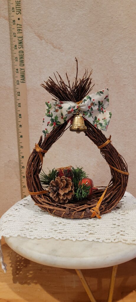 Christmas Decorative Grapevine Unique Table top Wreath / Hanging Decoration w Bells & Pinecones Grannycore Cottage Country Granny core