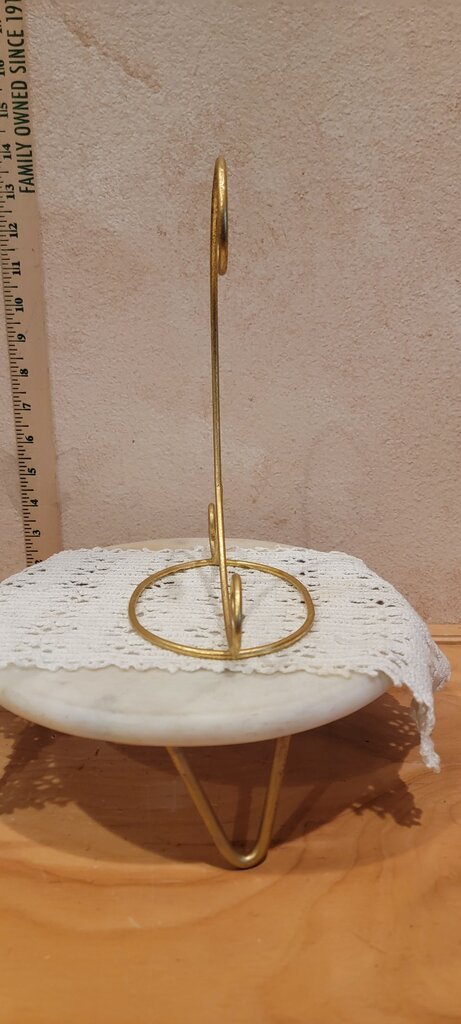 Elegant Scroll Design Gold Wire Display Ornament Stand trinket holder