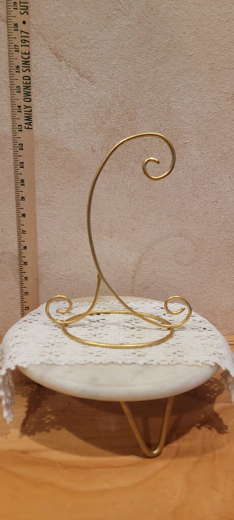 Elegant Scroll Design Gold Wire Display Ornament Stand trinket holder