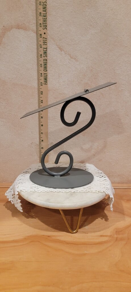Stylish Contemporary Scroll Design Single Shoe Stand Raw Steel Metal Display Fixture / Metal Sign Holder with Base