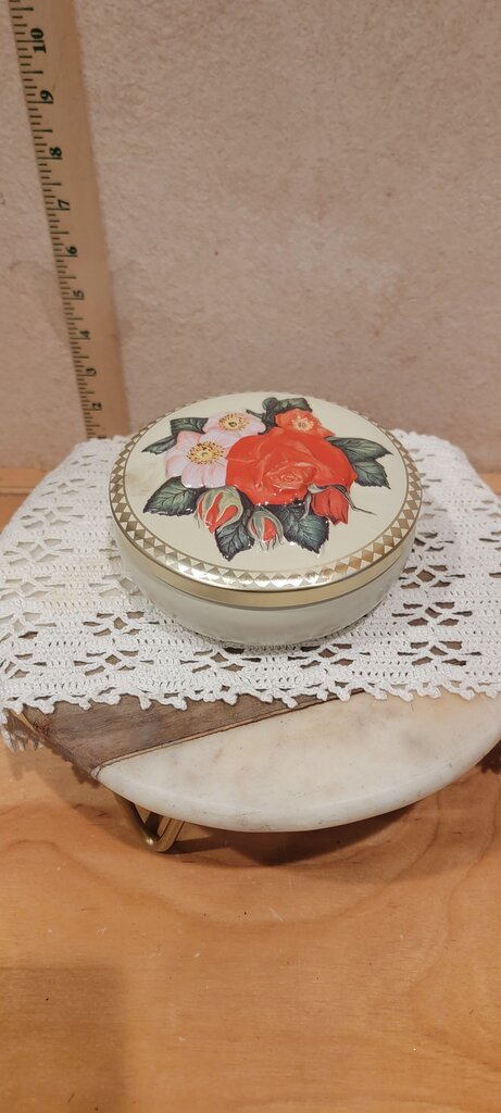 Decorative Beautiful Vintage Flower Meister can Floral Trinket Container, candy tin, powder box, Grannycore, cottage Grandma Granny core