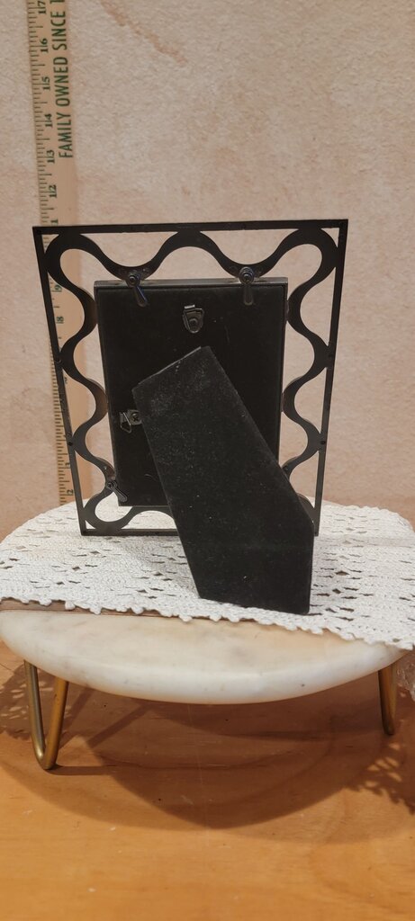 Vintage heavy duty metal picture frame w velvet back 5x7 w Scalloped Design