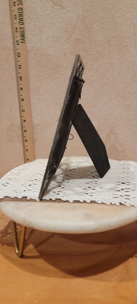 Vintage heavy duty metal picture frame w velvet back 5x7 w Scalloped Design