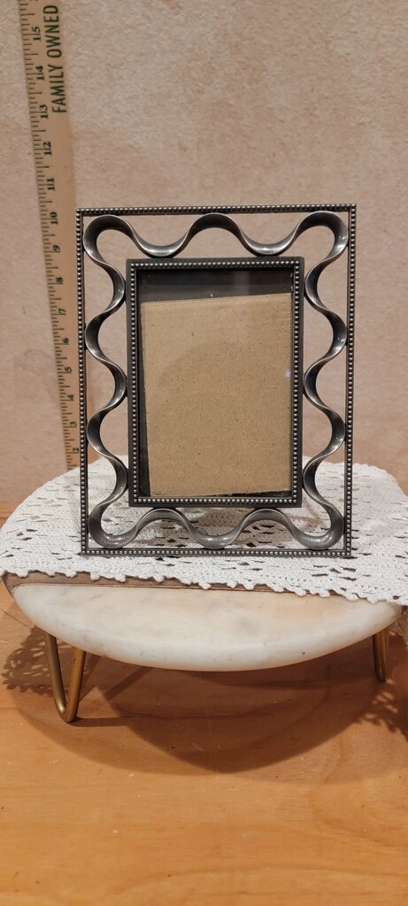Vintage heavy duty metal picture frame w velvet back 5x7 w Scalloped Design
