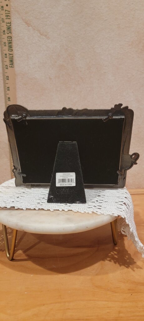 Never used FETCO Jungle Double PICTURE FRAME Silver Tone 2.5" X 5" Photo Under Glass w Animal Designs