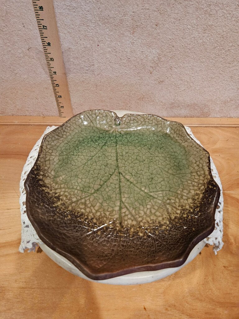 Vintage Takahashi San Francisco Leaf-Shaped Crackle Design Plate platter serving dish