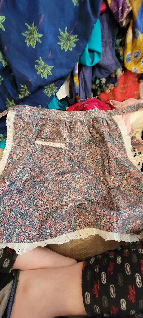 Floral Print Apron with Lace Trim