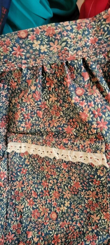 Floral Print Apron with Lace Trim
